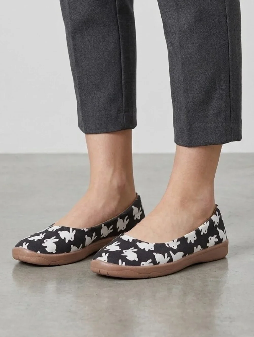 ​Cute Rabbit Bunny Print Slip On Canvas Flat Shoes Black White EU 37 / US 6.5-7